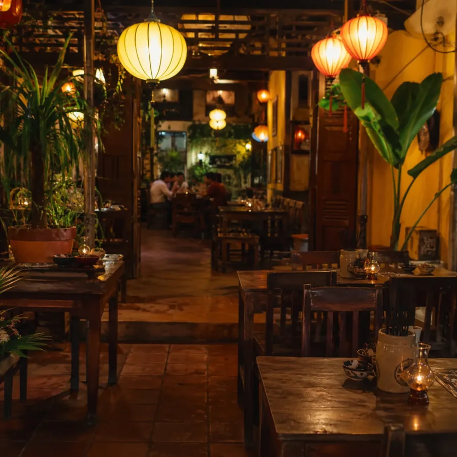 Kệ nguyên liệu và ly mang về